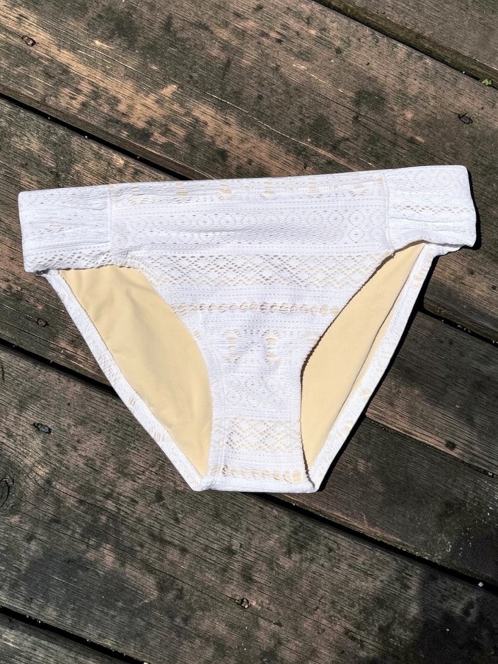 🌻NEW Bleu Rod Beattie White Textured Bikini Bottom Size 4